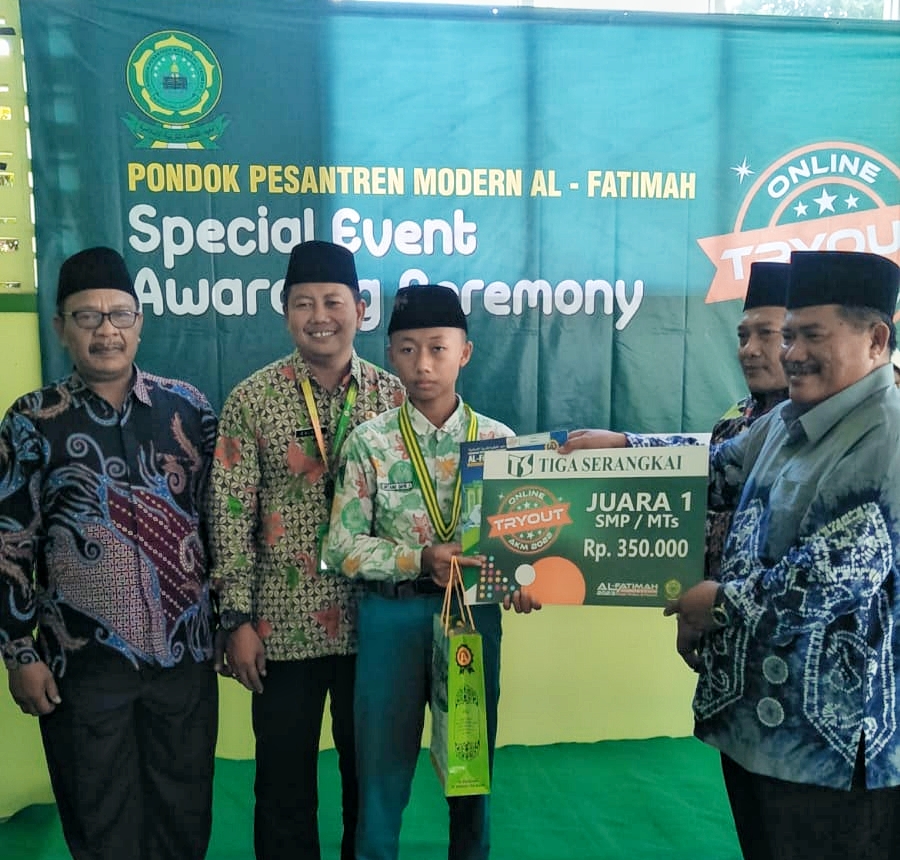 Ponpes Modern Al Fatimah  Serahkan Medali dan Penghargaan Try Out AKM 2022-2023
